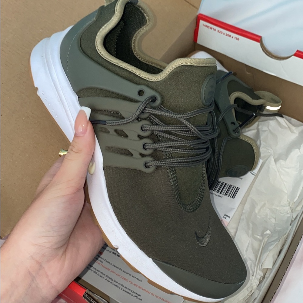 Green Nike prestos